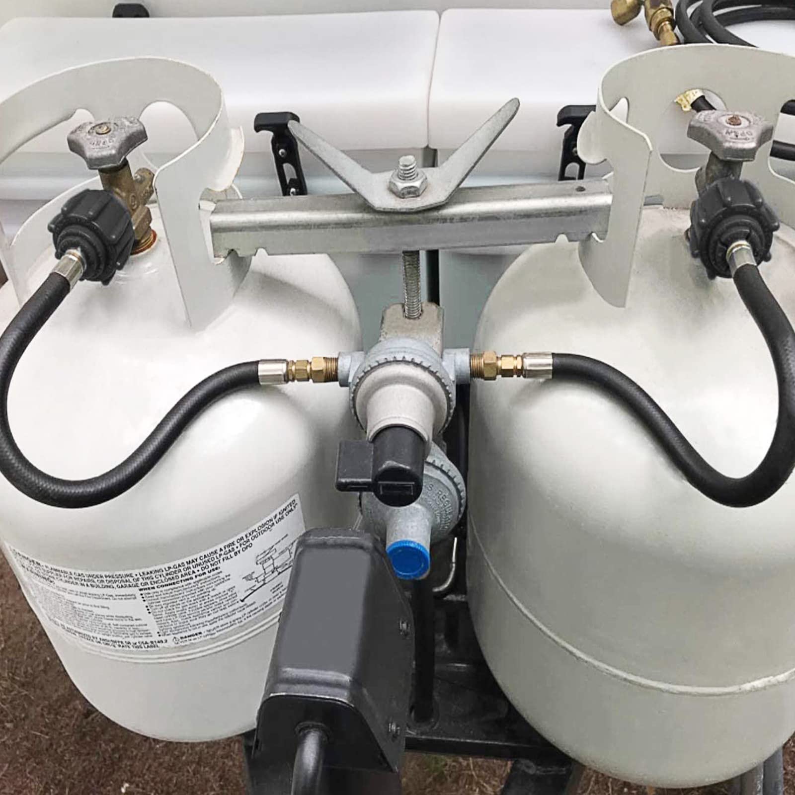 Manguera de propano para vehículos recreativos con macho de 1/4' invertido para regulador de 2 etapas