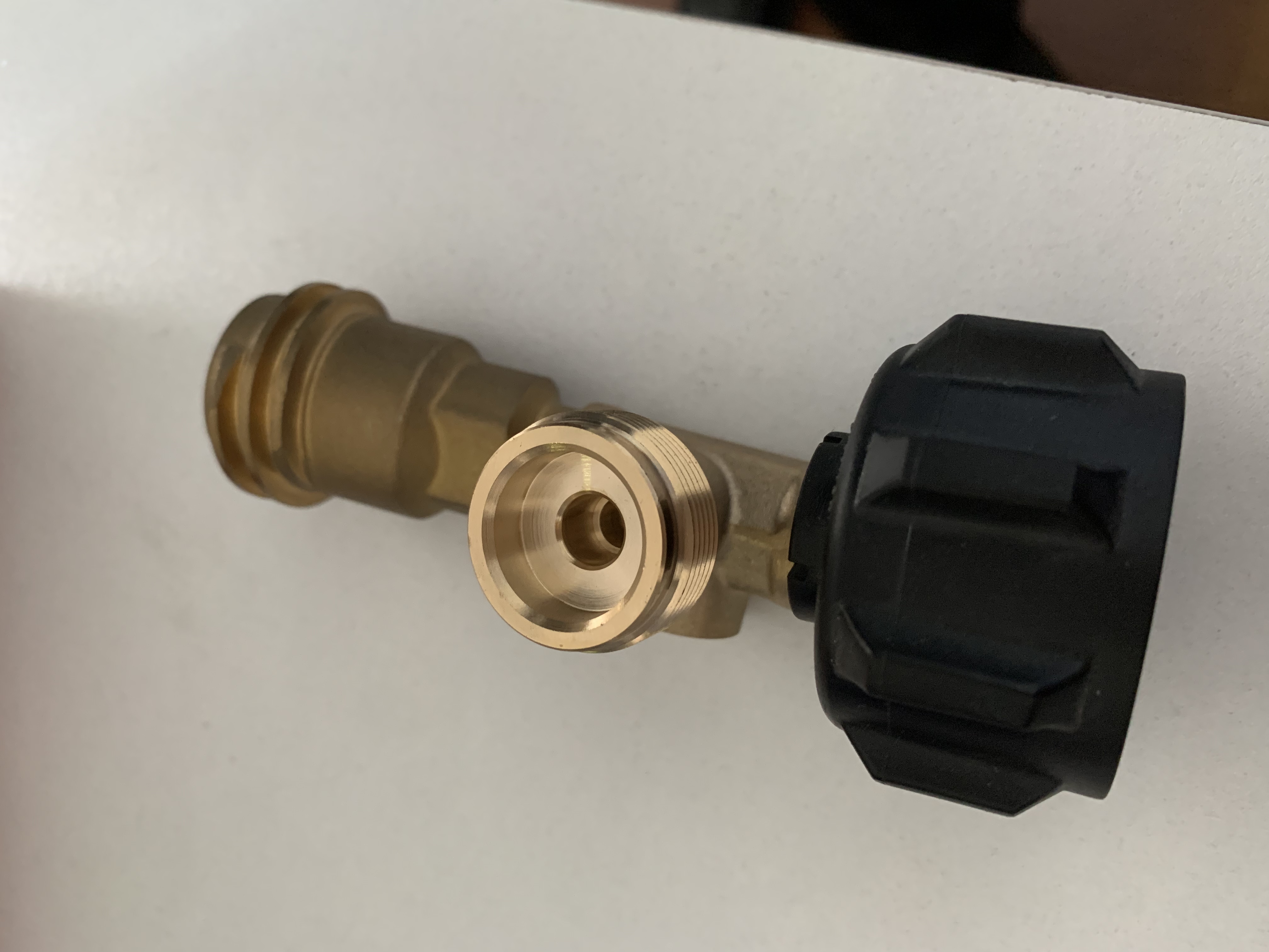 Adaptador en T de latón QCC1 para tanque de propano, 4 puertos, RV